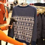 Handheld clothes steamer