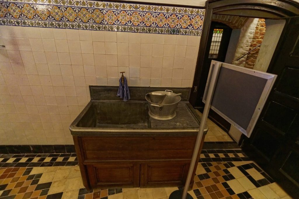 Self-Draining Sink Caddies Will Be the Kitchen Micro-Upgrade